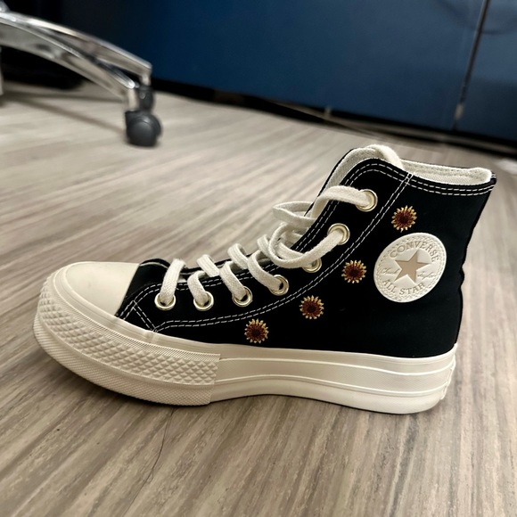 Converse Floral Embroidery High Top Platform | Women’s US Size 6 - Picture 7 of 11